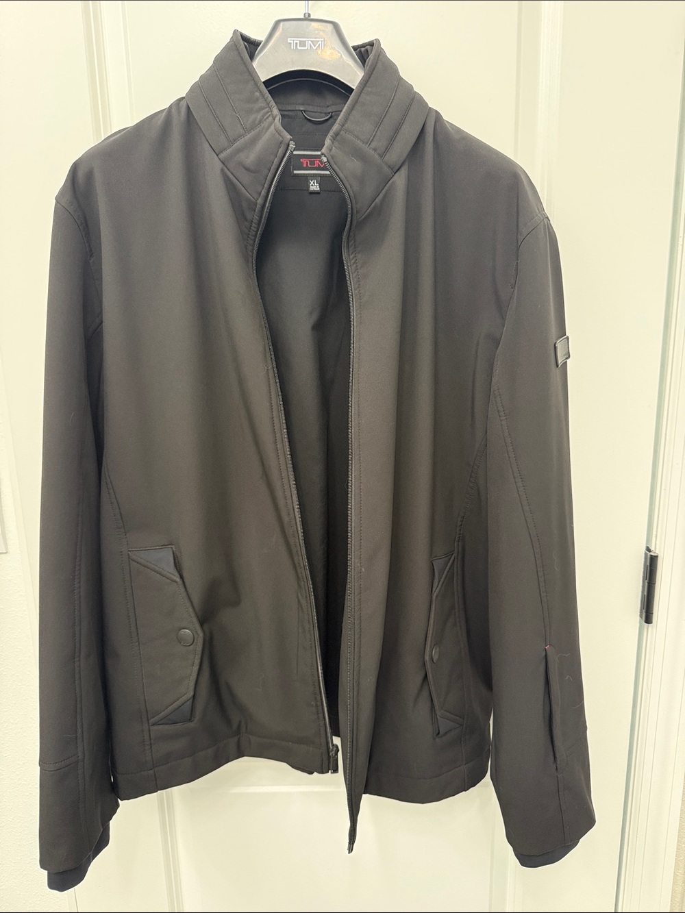Tumi Men's Black Lightweight Softshell Jacket with zippered hood. Size XL